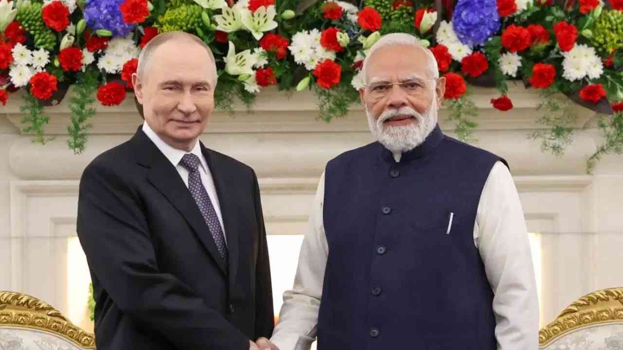 India-Russia : भारताचा जवळचा मित्र रशिया आर्थिक संकटात, आधी 4 अब्ज डॉलरचं सोनं विकलं आणि आता..वाईट दिवस म्हणतात ते हेच India-Russia : भारताचा जवळचा मित्र रशिया आर्थिक संकटात, आधी 4 अब्ज डॉलरचं सोनं विकलं आणि आता..वाईट दिवस म्हणतात ते हेच