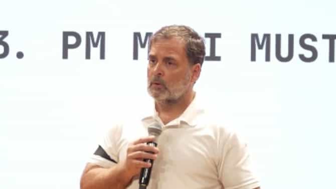 Rahul Gandhi : मुलींना मारलं, अंगावर बंदुकीचे छर्रे, त्यांनी काय चुकीचं केलं? दिल्लीतील लाठीचार्जवर राहुल गांधींनी सरकारला घेरलं
