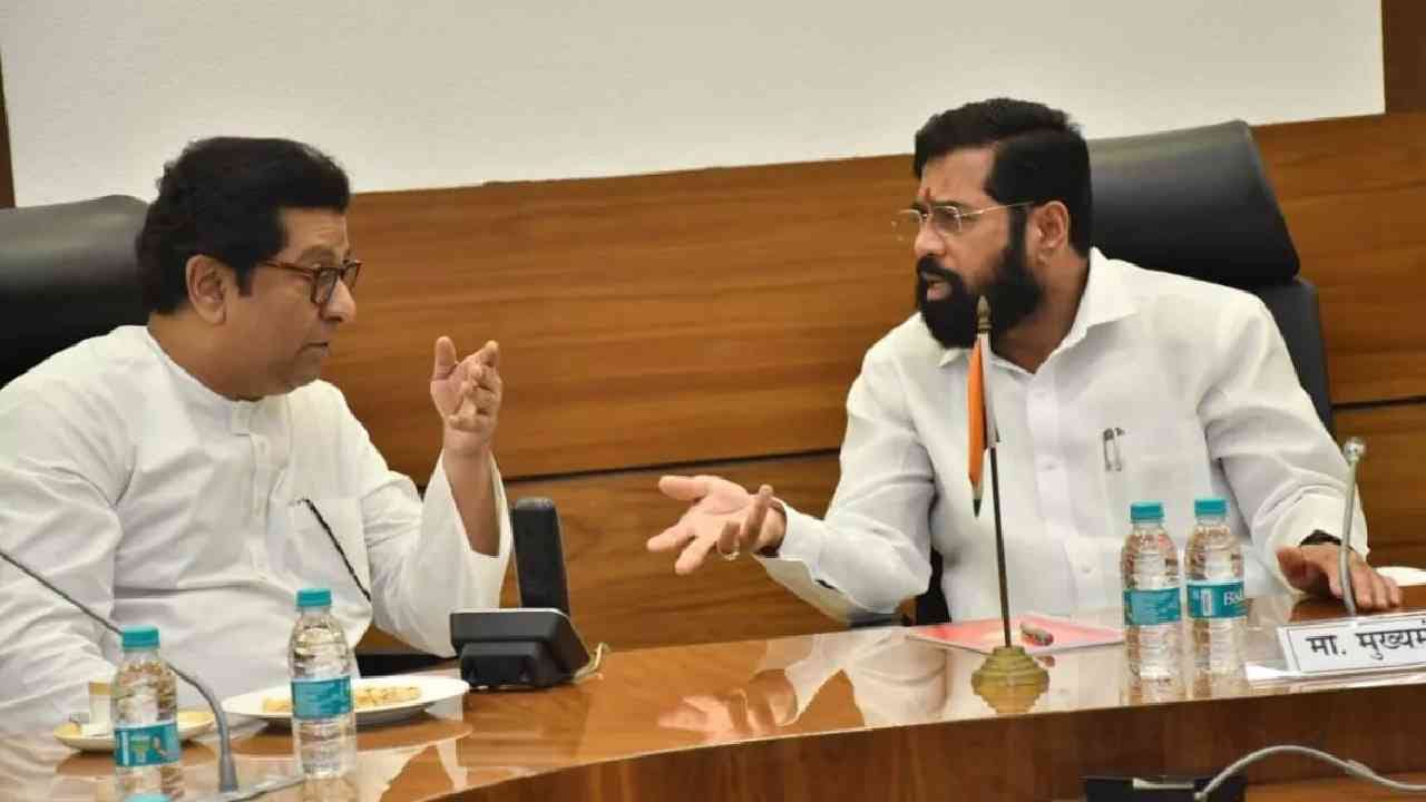 Shivsena : 'दुसरीकडे गेल्यावर ती वेश्या हे असं बोलणं म्हणजे..' राज ठाकरेंचे शब्द शिंदे सेनेच्या मनाला लागले, लगेच पलटवार Shivsena : 'दुसरीकडे गेल्यावर ती वेश्या हे असं बोलणं म्हणजे..' राज ठाकरेंचे शब्द शिंदे सेनेच्या मनाला लागले, लगेच पलटवार