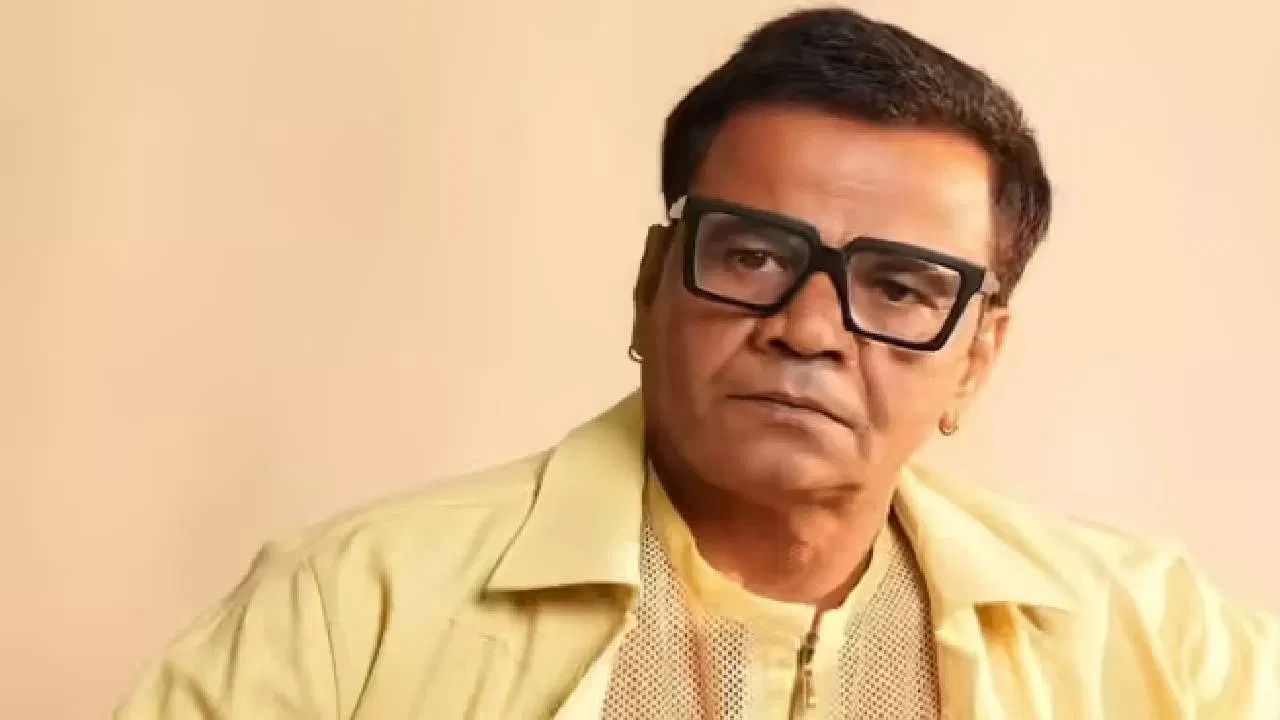 मीडिया रिपोर्ट्सनुसार, राजपाल यादवची एकूण संपत्ती ५० ते ८५ कोटी रुपयांच्या दरम्यान आहे. चित्रपटांव्यतिरिक्त रिअल इस्टेट आणि विविध गुंतवणुकींतूनही त्याची मोठी कमाई होते. ब्रँड एंडोर्समेंटमधून त्याला वर्षाला ३० ते ३५ लाख रुपये मिळतात. त्याच्या ताफ्यात ऑडी आणि बीएमडब्ल्यू सारख्या लक्झरी गाड्या आहेत.