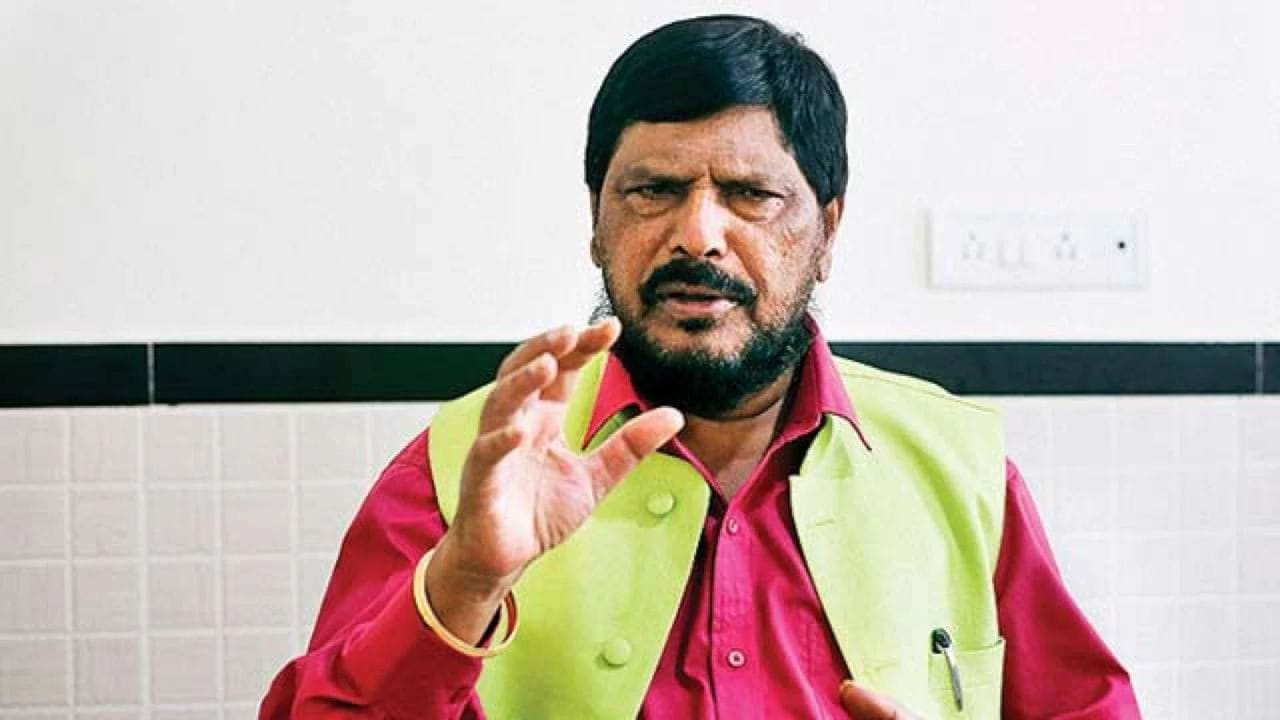 धर्मेंद्र प्रधान यांनी राजीनामा दिला तरी… रामदास आठवलेंचं मोठं विधान, काय घडतंय? धर्मेंद्र प्रधान यांनी राजीनामा दिला तरी… रामदास आठवलेंचं मोठं विधान, काय घडतंय?