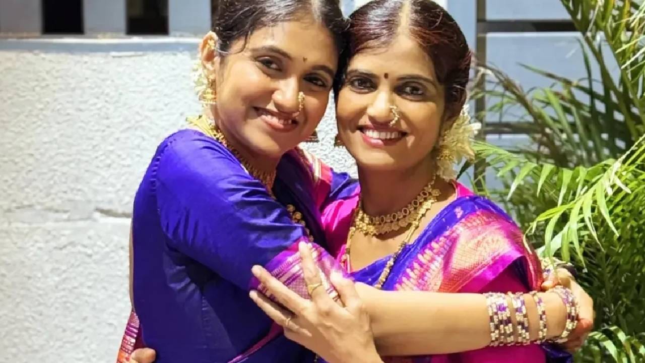 आशा राजगुरू या रिंकूची आई असून त्या शिक्षिका आहेत. तिचे वडीलही शिक्षक असल्याने घरात लहानपणापासूनच शैक्षणिक वातावरण होतं. मात्र रिंकूने तोच मार्ग न चोखाळता अभिनयाची वेगळी वाट निवडली. तिने जेव्हा अभिनयातच करिअर करण्याचा निर्णय घेतला, तेव्हा पालकांनी , कुटुंबियांनी तिला पाठिंबा देत मनापासून साथ दिली. चित्रपटानंतर रिंकूने आता म्युझिक अल्बममधून तिची वेगळी ओळख निर्माण करण्याचा प्रयत्न केला आहे.