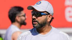 Rohit Sharma : आधी आगरकरांचा निर्णय, नंतर बीसीसीआय पदाधिकारी जे वागले ते रोहित शर्माला नाही पटलं, नेमकं घडलं काय?