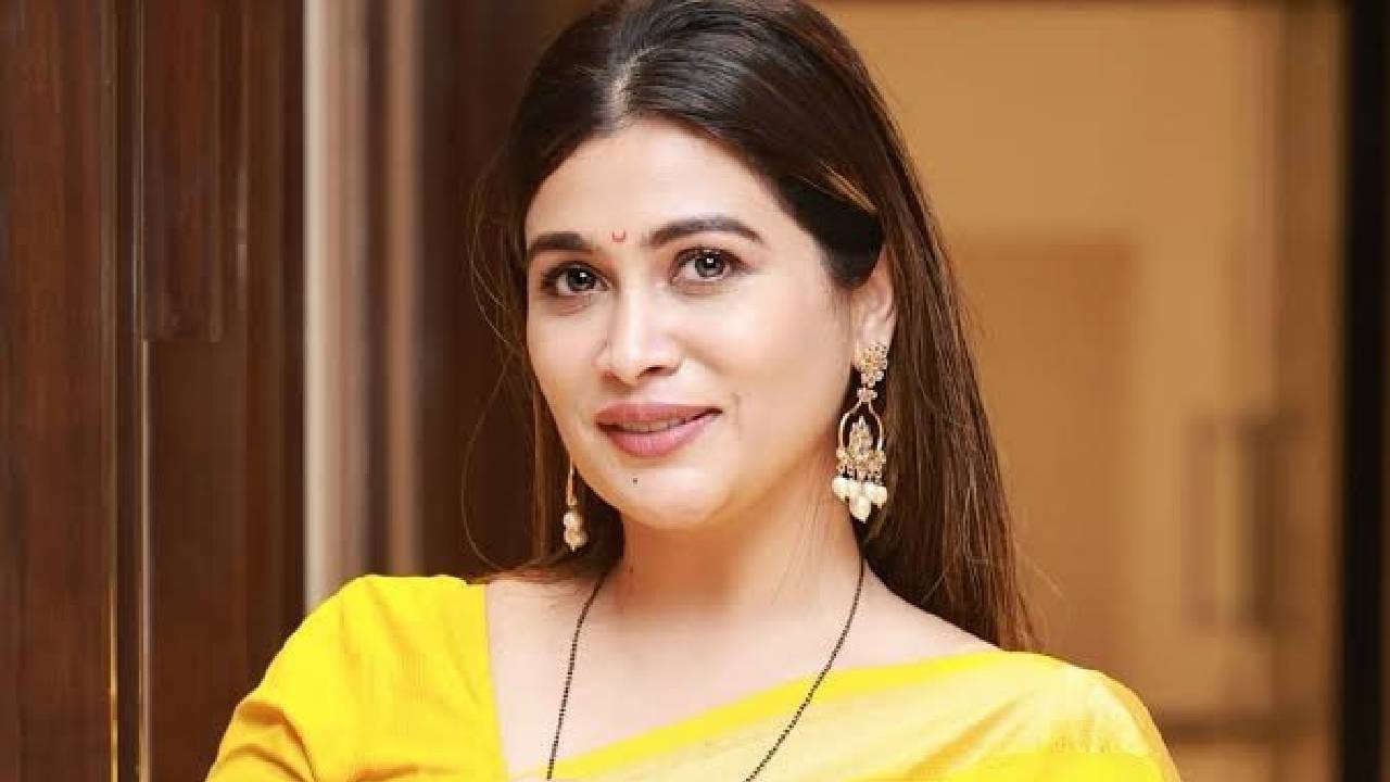 रुचिताने या 100 हून अधिक बंगल्यांचे इंटेरिअर डिझाईन बदलले, तिथे स्विमिंग पूल आणि आधुनिक सुखसोई उपलब्ध करुन त्यांना हॉलिडे होम्समध्ये कन्व्हर्ट केले. तुला अगदी सहज आलेला विचार आता तिची कंपनी एका वेगळ्या शिखरावर पोहोचवत आहे. 