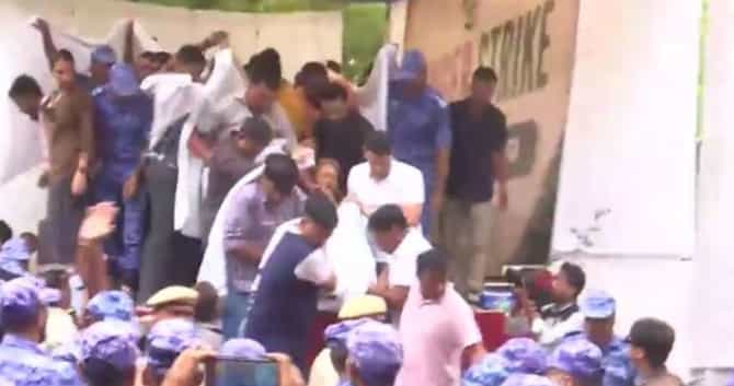 मोठी बातमी! सोनम वांगचूक यांना रुग्णालयात केलं दाखल; दिल्लीच्या जंतरमंतरवर मोठा गोंधळ