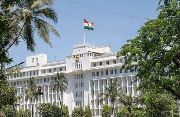 राज्य मंत्रिमंडळाची आज महत्त्वाची बैठक पार पडली. या बैठकीत राज्याच्या हिताचे अनेक मोठे निर्णय घेण्यात आले. सरकारे शेतकरी कर्जमाफीच्या निकषांत बदल करण्याचा निर्णय याच बैठकीत घेण्यात आला.