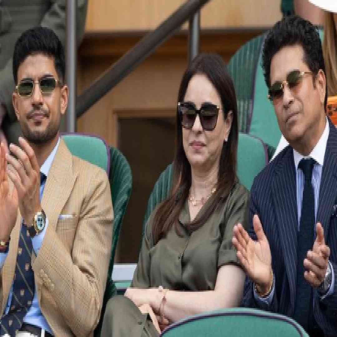 भारताचा महान फलंदाज सचिन तेंडुलकर आणि टीम इंडियाचा वनडे कॅप्टन शुबमन गिल सेंटर कोर्टवरील प्रतिष्ठित रॉयल बॉक्समध्ये एकत्र दिसले. दोघांनी अलेक्जेंडर ज्वेरेव आणि ब्रिटनचा वाइल्ड कार्ड खेळाडू  आर्थर फेरी यांच्यामधला पुरुष एकेरीच्या सेमीफायनल सामन्याचा आनंद लुटला.  