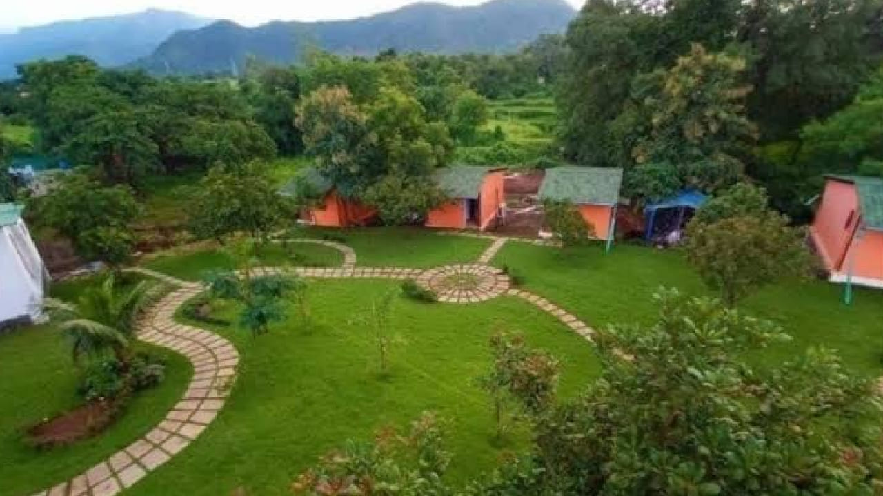 दरम्यान, आयुष शर्मा आणि सलमान खानची बहीण अर्पिता खान यांचा 18 नोव्हेंबर 2014 रोजी हैदराबादमधील फलकनुमा पॅलेसमध्ये भव्य विवाहसोहळा पार पडला होता. या दाम्पत्याला आहिल आणि आयत अशी दोन मुले आहेत.