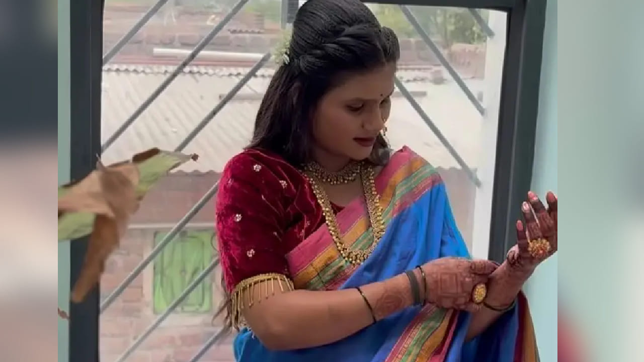 या दागिन्यांमुळे तिचा संपूर्ण लूक अधिकच उठून दिसत आहे. संजनाच्या हेअरस्टाईलनेही सर्वांचे लक्ष वेधून घेतले आहे. बांधलेले केस, साजेसा मेकअप आणि चेहऱ्यावरचे तेज यामुळे तिचे व्यक्तिमत्त्व अधिक खुलून आले आहे.