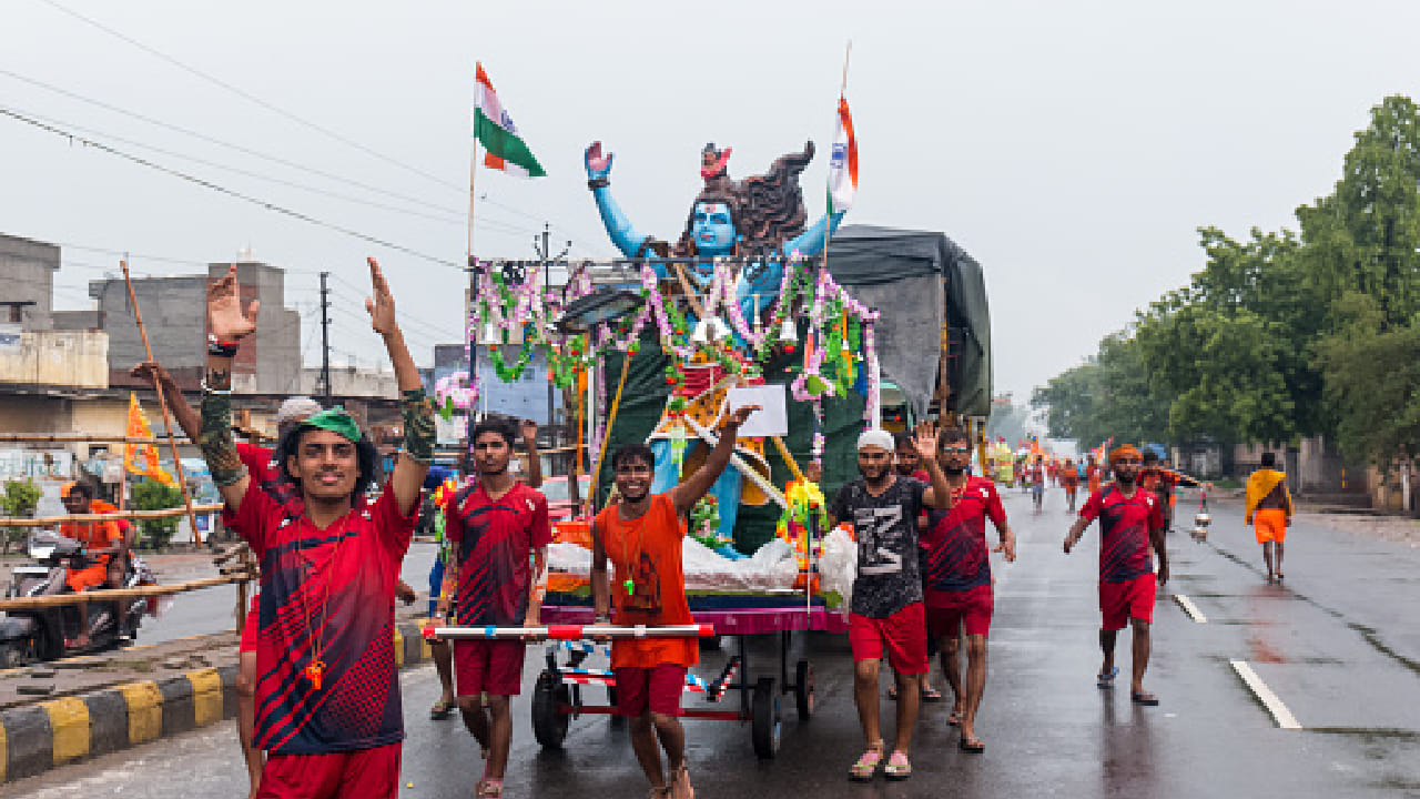 आजही ते शिवभक्तांच्या आवडीच्या भजनांमध्ये अग्रस्थानी आहे. मे 2022 मध्ये प्रदर्शित झालेल्या या गाण्याला अभिलिप्सा पांडा आणि जीतू शर्मा यांनी स्वर दिले आहेत. या गीताचे लेखन आणि संगीतही जीतू शर्मा यांनीच केले आहे. साधे, भावपूर्ण शब्द आणि भक्तिमय धून यामुळे हे गाणं अल्पावधीतच लोकप्रिय झाले.