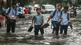 मुसळधार पाऊस कहर करणार, या 3 जिल्ह्यांमधील शाळांना उद्या सुट्टी जाहीर.