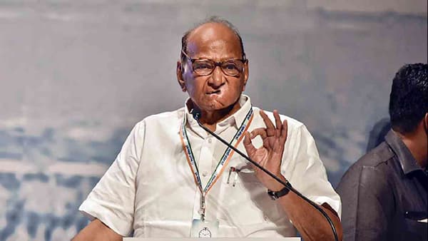 Sharad Pawar : शरद पवार मोठा राजकीय निर्णय घेण्याच्या तयारीत, फाईव्ह स्टार हॉटेलमध्ये पवारांच्या विश्वासू नेत्याची भाजपच्या बड्या नेत्यासोबत बैठक