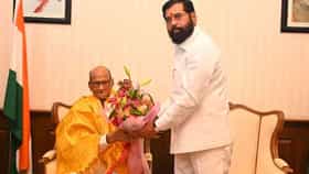 शरद पवार विधानभवनात थेट एकनाथ शिंदेंनाच का भेटले? या सरप्राइज...