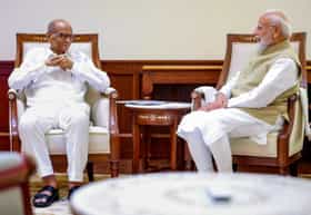 शरद पवार- नरेंद्र मोदी यांच्या भेटीनंतर राजकीय चर्चांना वेग.
