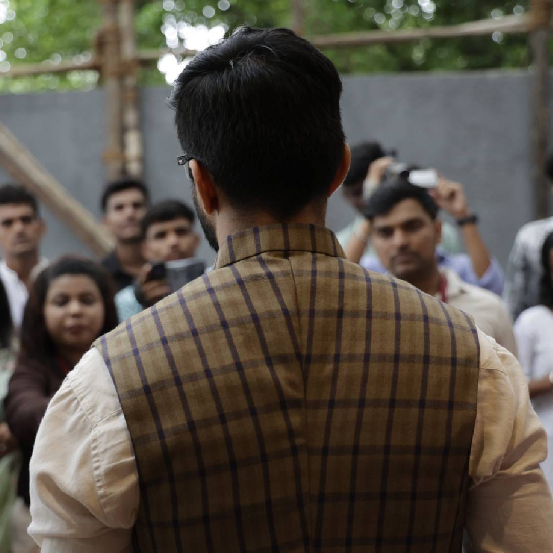 याविषयी तो पुढे म्हणाला, "'पैसे द्या आणि यश मिळवा' हीच त्यांची विचारसरणी असते. रितेश सरपोतदार असाच एक महत्त्वाकांक्षी आणि निर्दयी माणूस आहे. पण एक अभिनेता म्हणून मला त्याचा फक्त नकारात्मक पैलू साकारायचा नाही, तर तो असा का बनला, त्यामागची कारणं आणि त्याच्या व्यक्तिमत्त्वातील विविध छटा देखील दाखवायच्या आहेत."
