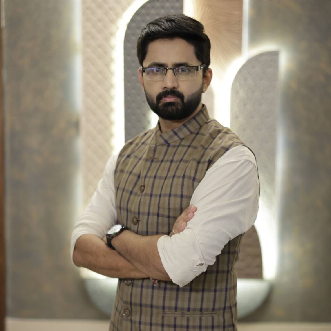 "मला साकारायला मिळणारे 'रितेश सरपोतदार' हे पात्र खूप वेगळं आणि अनेक छटा असलेलं आहे. महाविद्यालय, शिक्षण, विद्यार्थी आणि पालक हे विषय माझ्या कायमच जवळचे राहिले आहेत. आजच्या काळात शिक्षणाकडे व्यवसाय म्हणून पाहणारी मानसिकता वाढताना दिसते. अशा लोकांसाठी विद्यार्थ्यांची स्वप्नं, पालकांचे कष्ट, त्यांचे पैसे किंवा भावना यांना काहीच किंमत नसते," असं शशांकने सांगितलं. 
