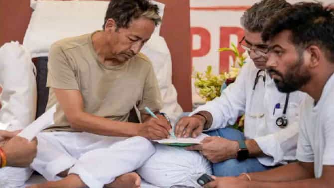 Sonam Wangchuk : खरचं मानलं पाहिजे, सोनम वांगचूक यांची लोकांच्या फायद्याची तीन जबरदस्त इनोवेशन्स, सायन्सने समाज बदलण्याची जिद्द
