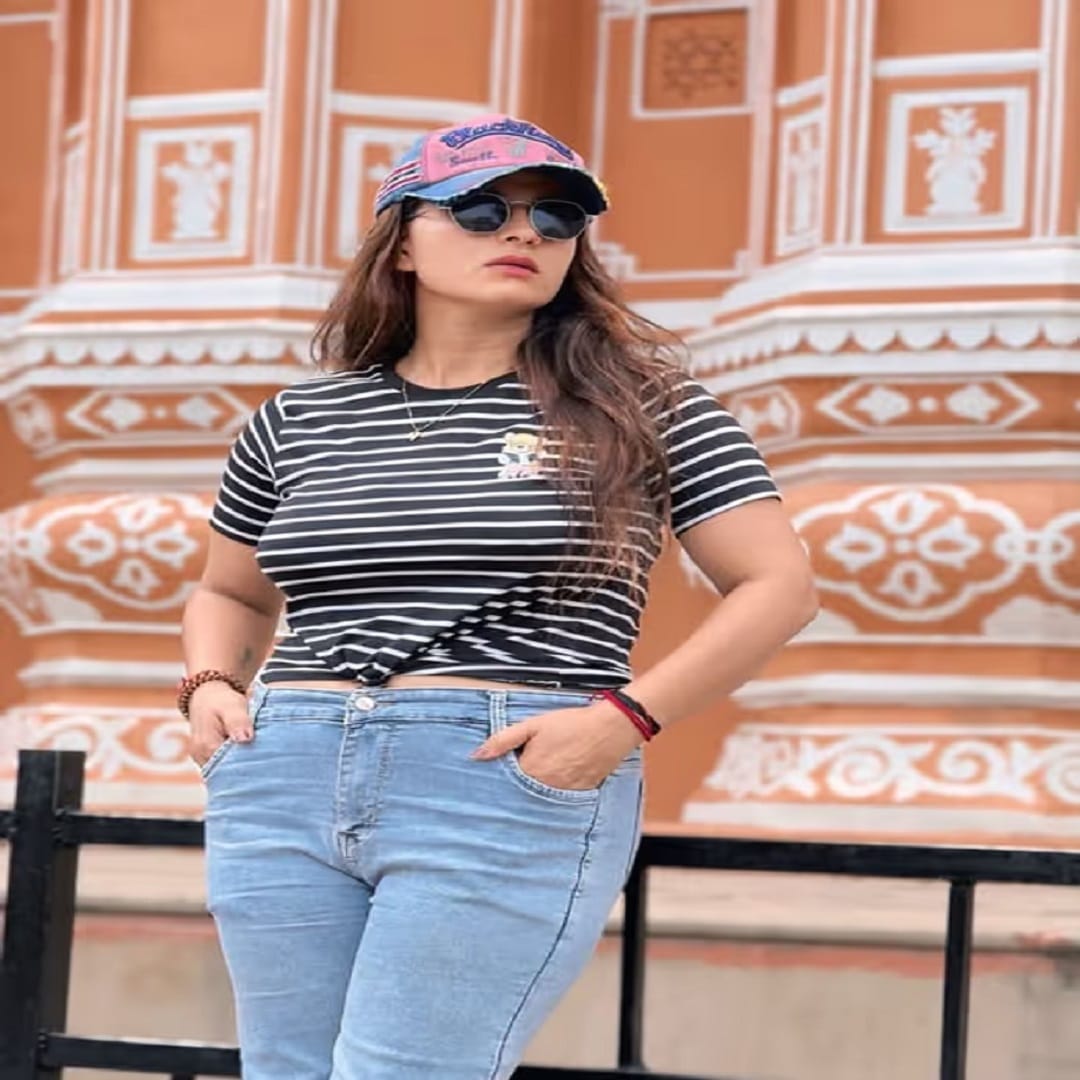 सोनिया सहरावत सोशल मीडियावर कायम सक्रिय असतात. सोशल मीडियावर त्यांच्या चाहत्यांची संख्या देखील फार मोठी आहे. चाहत्यांच्या संपर्कात राहण्यासाठी सोनिया कायम स्वतःचं फोटो सोशल मीडियावर पोस्ट करत असतात.