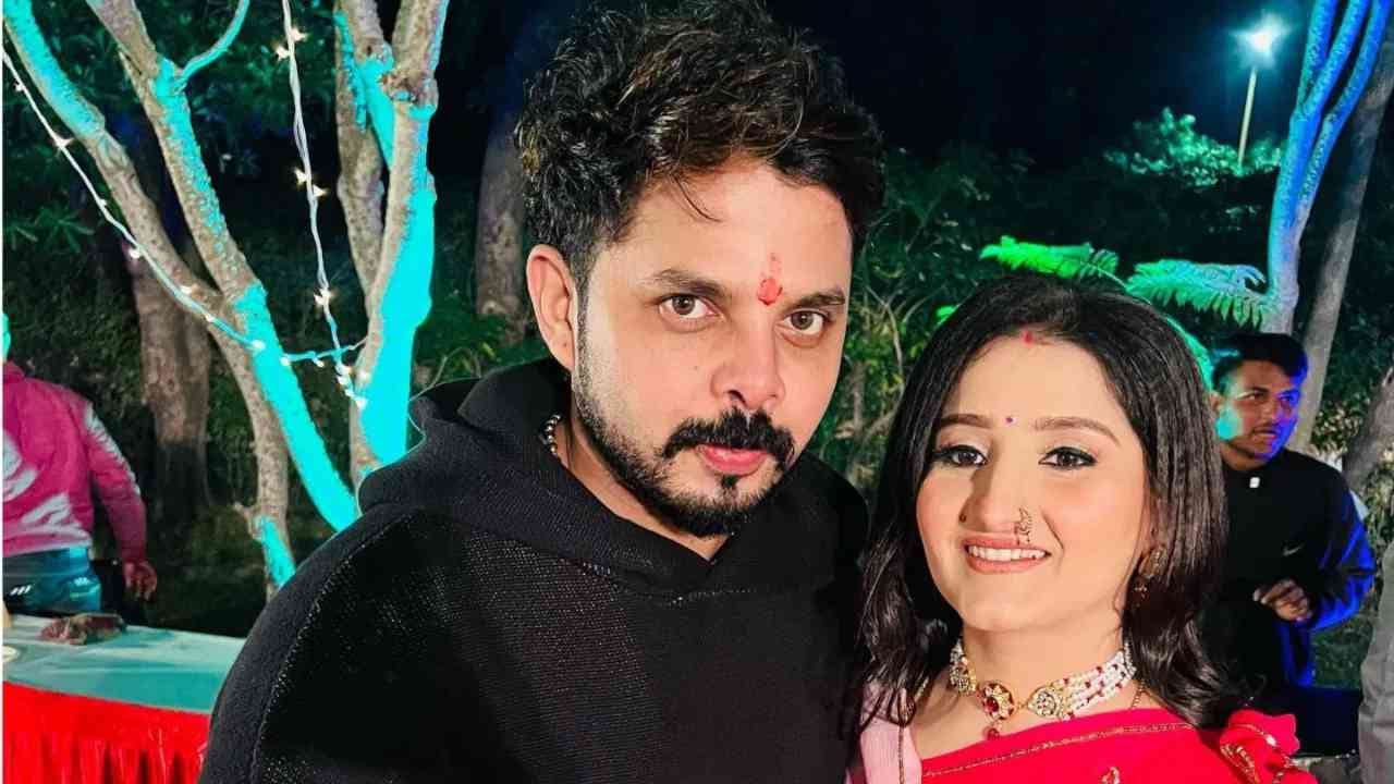 संजू सॅमसनचं सिलेक्शन झालं नाही म्हणून श्रीसंत हे बोलला होता. विजय हजारे ट्रॉफीसाठी असोशिएशनने जाणीवपूर्वक संजू सॅमसनची टीममध्ये निवड केली नाही. त्यामुळे त्याचं चॅम्पियन्स ट्रॉफी 2025 मध्ये सिलेक्शन झालं नाही असा आरोप श्रीसंतने केला होता. आता मात्र श्रीसंतने त्याच्या या वक्तव्यासाठी माफी मागितली आहे. (PC-SREESANTH INSTAGRAM)
