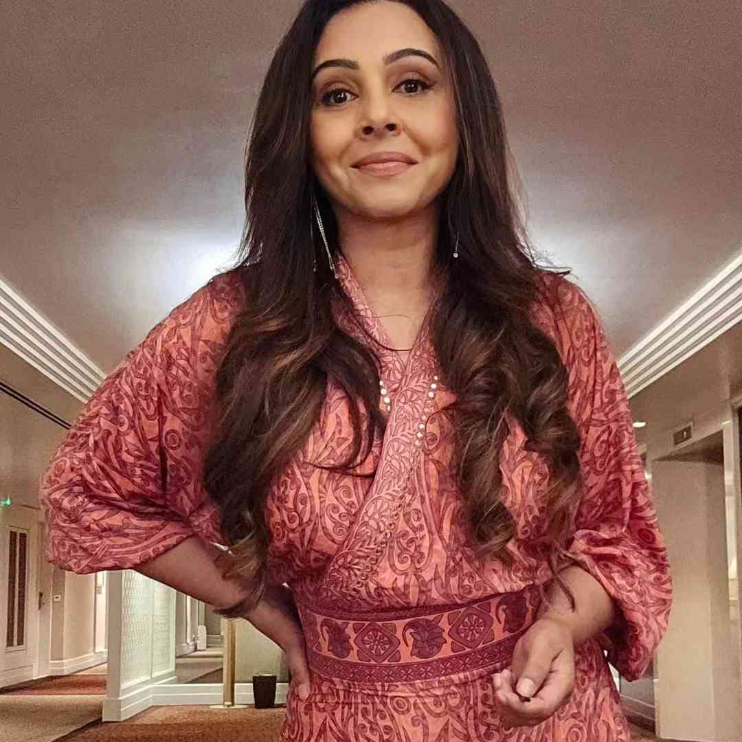 ही सर्व बकवास सुरु असते. प्रत्येक गोष्टीवर ट्रोलिंग होते. कधी कधी गप्प बसते. पण स्वत:ला थांबवू शकत नाही तेव्हा बोलते. माझा त्रास पाहून मुलगी सुद्धा मला लिहिण्यापासून रोखते.