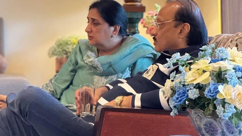 आयुष्याच्या प्रत्येक वळणावर तुम्ही माझी सर्वात मोठी ताकद बनून सोबत राहिलात. तुमचा तो भक्कम आधार, कठीण प्रसंगात पाठीवर पडणारी तुमची विश्वासू थाप आणि मला दिलेली साथ...आज हे सगळं अचानक हरवून गेलंय, सगळं सगळं पोरकं झालंय यावर विश्वासच बसत नाही. काळाने माझ्या आयुष्यातील सर्वात मोठा आधार एवढ्या लवकर हिरावून नेईल, असं स्वप्नातही वाटलं नव्हतं.