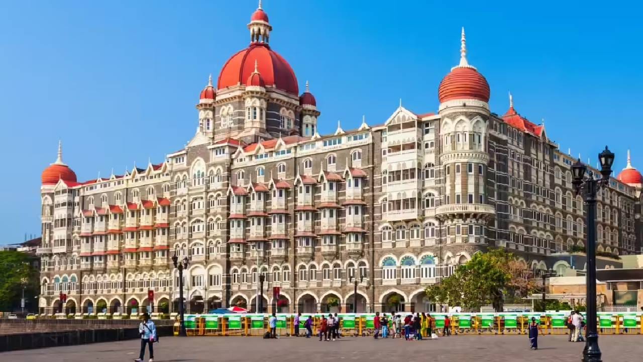 BMC ची ताज महाल पॅलेस हॉटेलला 22 कोटींची नोटीस ; काय आहे प्रकरण ? BMC ची ताज महाल पॅलेस हॉटेलला 22 कोटींची नोटीस ; काय आहे प्रकरण ?