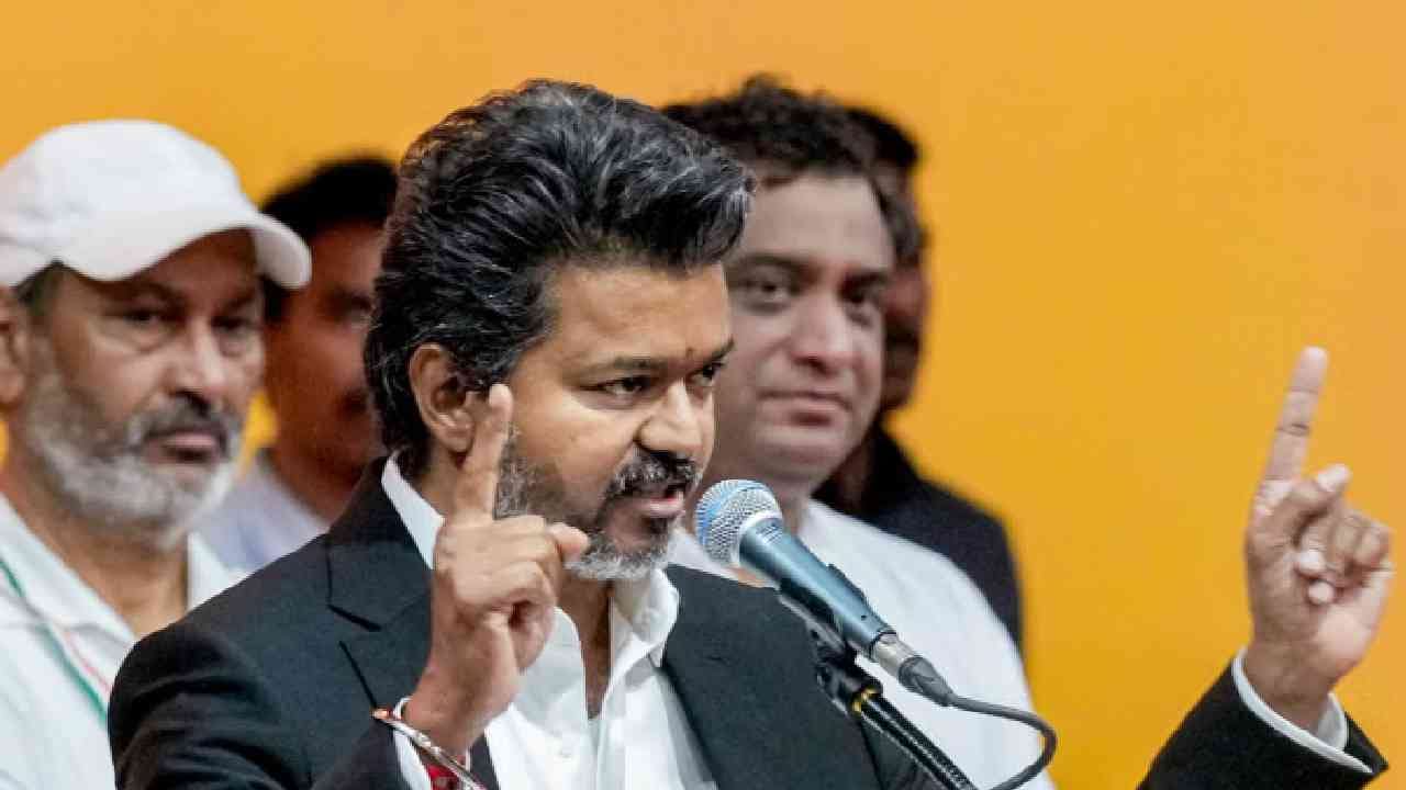 ज्या माणसाने मला उचलून घेतलेलं, तो माझ्या वडिलांचा निस्सीम चाहता होता. त्याला काहीही करुन विजय यांना पहायचं होतं. तो मला घेऊन चाललेला. मला वाटलं की, माझं अपहरण होतय. म्हणून मी त्याच्या तावडीतून निसटण्याचा प्रयत्न करत होतो. पण विजय यांची कार आल्यानंतर त्या माणसाने मला मागच्या सीटवर बसवल्याची आठवण जेसन संजयने सांगितली. 