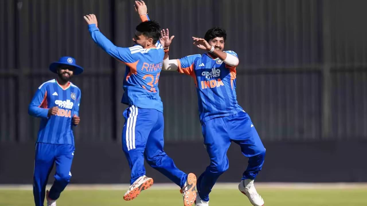 IND Vs ZIM T20: भारताचा झिम्बाब्वेला क्लिन स्वीप, तिसऱ्या सामन्यात 35 धावांनी नमवलं IND Vs ZIM T20: भारताचा झिम्बाब्वेला क्लिन स्वीप, तिसऱ्या सामन्यात 35 धावांनी नमवलं