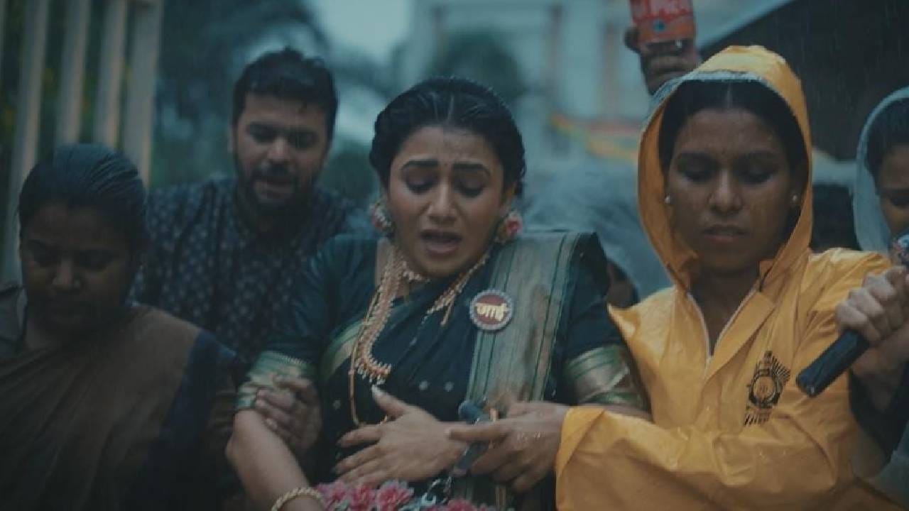 "'ठरलं तर मग' मालिकेला चार वर्षे पूर्ण होतील. या चार वर्षात प्रेक्षकांची साथ मोलाची होती. मालिकेतली एखादी गोष्ट आवडली तर प्रेक्षकांनी पाठ थोपटली. कधी चुकलो तर हक्काने कान पिळले. मालिकेचा पुढचा प्रवास आता अधिक रंजक होणार आहे. डोहाळ जेवणाच्या दिवशी सायलीला अटक होण्याच्या प्रोमोला इतका भरभरून प्रतिसाद मिळाला हे पाहून खूप भारावून गेले," अशी भावना जुई गडकरीने व्यक्त केली.