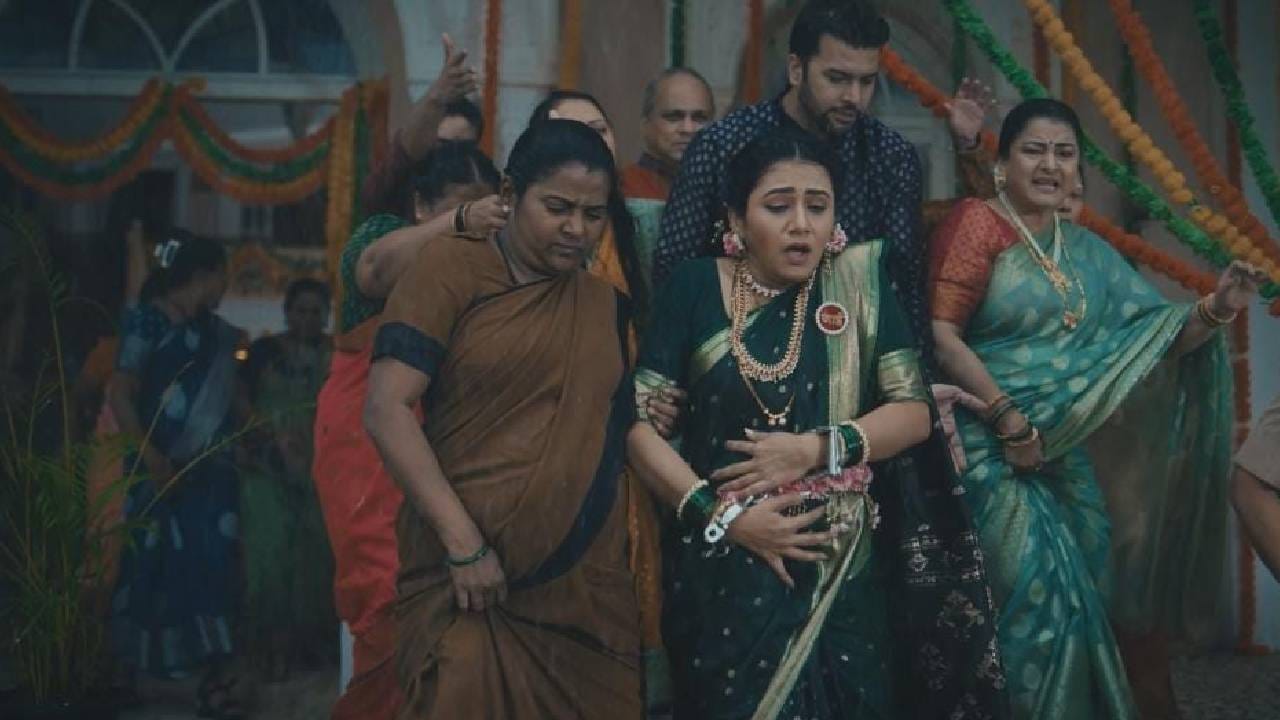 मात्र सायली इतक्यात हार मानणाऱ्यांपैकी नाही. स्वतःवरील खोटे आरोप दूर करून सत्य जगासमोर आणण्यासाठी ती खंबीरपणे लढणार आहे. कारण आई होणारी स्त्री केवळ नवीन जीवाला जन्म देत नाही, तर आपल्या बाळाच्या भविष्यासाठी कोणत्याही संकटाला सामोरी जाण्याचं बळही तिच्यात असतं. सायलीचाही हा संघर्ष केवळ स्वतःसाठी नाही, तर आपल्या बाळाच्या सुरक्षित भविष्याकरिता आणि सत्याच्या विजयासाठी असणार आहे.