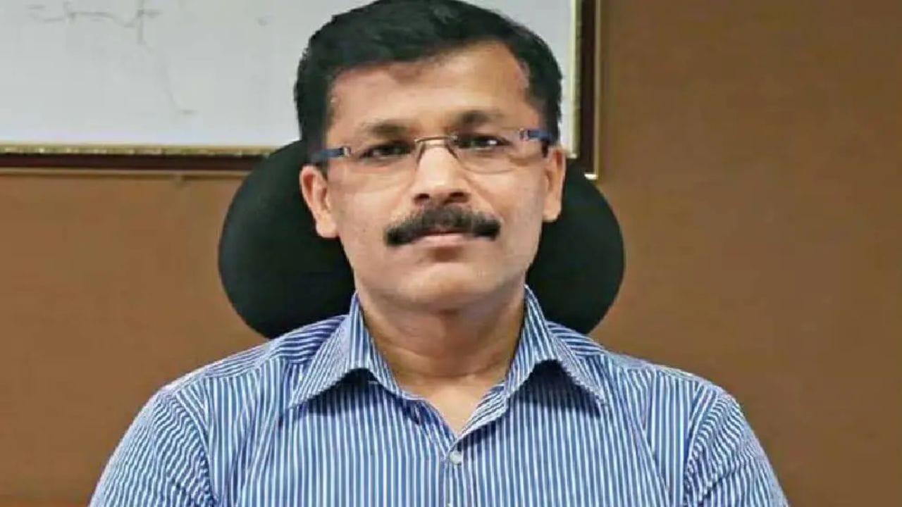तुकाराम मुंढेंची टीम भेंडीबाजारात घुसली... घाणेरडं किचन, किटकांची भुणभुण... मुंबईतील तीन नामांकित हॉटेलांचे परवाने निलंबित तुकाराम मुंढेंची टीम भेंडीबाजारात घुसली... घाणेरडं किचन, किटकांची भुणभुण... मुंबईतील तीन नामांकित हॉटेलांचे परवाने निलंबित