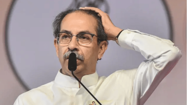 ठाकरे गटाला जबर धक्का! आंदोलन सुरु असतानाच जिल्हाप्रमुखांचा भाजपमध्ये पक्षप्रवेश ठाकरे गटाला जबर धक्का! आंदोलन सुरु असतानाच जिल्हाप्रमुखांचा भाजपमध्ये पक्षप्रवेश