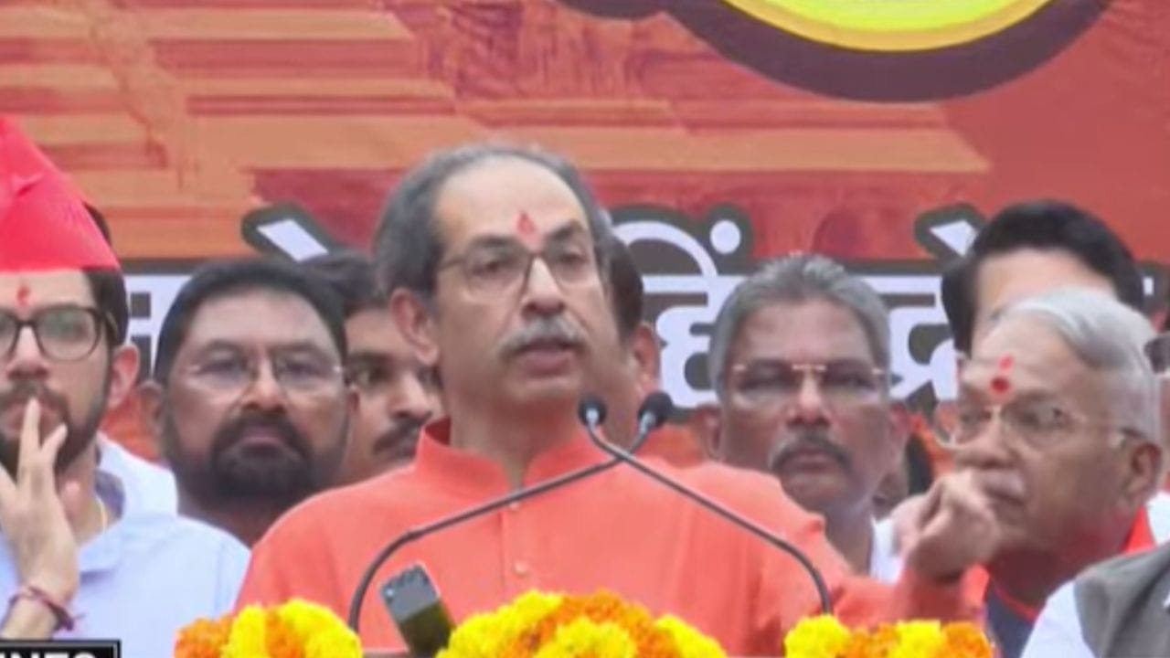 भागवत साहेब हेच का तुमचं हिंदू राष्ट्र...?, संघ भूमीत उद्धव ठाकरे गरजले, सरसंघचालकांना दोन प्रश्न भागवत साहेब हेच का तुमचं हिंदू राष्ट्र...?, संघ भूमीत उद्धव ठाकरे गरजले, सरसंघचालकांना दोन प्रश्न