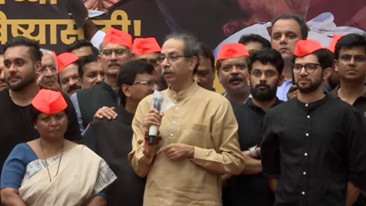 मै देशभक्त हूँ... अंधभक्त नही... शिवाजी पार्कातून उद्धव ठाकरेंचा नवा नारा; गावागावात आंदोलन उभारण्याची हाक मै देशभक्त हूँ... अंधभक्त नही... शिवाजी पार्कातून उद्धव ठाकरेंचा नवा नारा; गावागावात आंदोलन उभारण्याची हाक