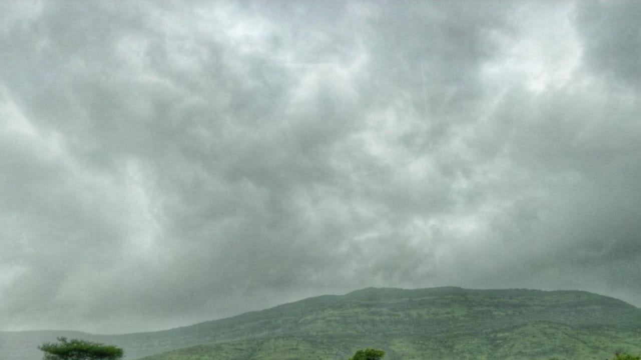 Maharashtra Weather Update : महाराष्ट्रातील या 13 जिल्ह्यांमध्ये कोसळणार धो धो पाऊस, मोठा इशारा, थेट 24 तासात.. Maharashtra Weather Update : महाराष्ट्रातील या 13 जिल्ह्यांमध्ये कोसळणार धो धो पाऊस, मोठा इशारा, थेट 24 तासात..