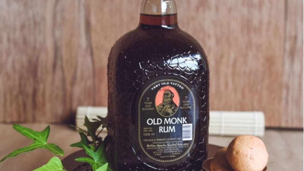 Old Monk यांची मार्केमध्ये मागणी खूप जास्त आहे. पण डिफेन्समधून त्याची मागणी जास्त असल्याने प्राधान्य तिकडे दिले जात आहे. झालेले उत्पादन सर्व डिफेन्समध्ये पाठवले जातंय. त्यामध्ये स्टॉकच शिल्लक राहत नाही.