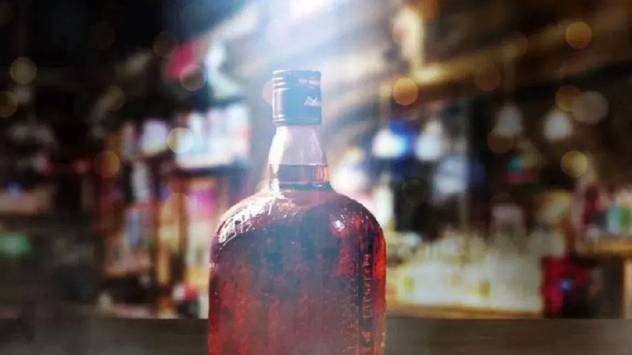 फक्त राज्यातच नाही तर देशभरात Old Monk चा मोठा तुटवडा निर्माण झाला. कंपनीने Old Monk चे उत्पादन बंद केले अशीही चर्चा सुरू आहे. कंपनीने Old Monk चे उत्पादन बंद केले नाही तर उत्पादन कमी केले.