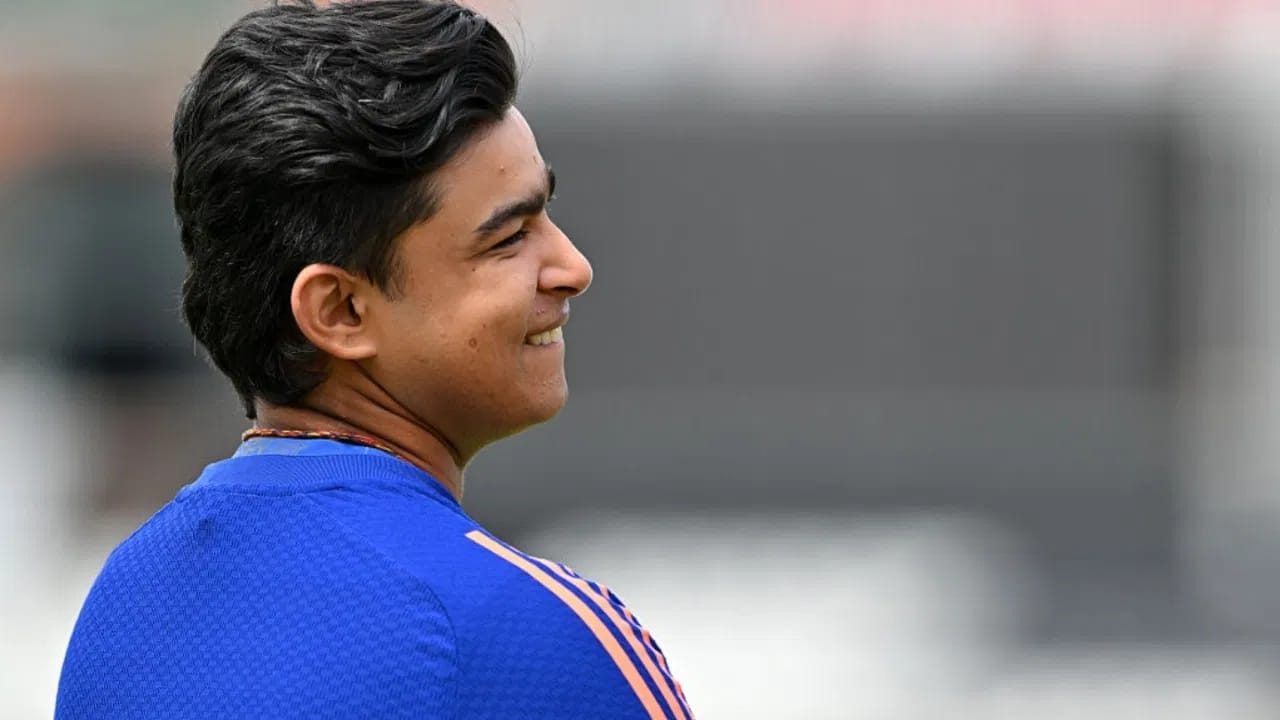 वैभवला दुसऱ्या सामन्याआधी फलंदाजीचा सराव करण्याचीही संधी मिळाली नाही. मात्र वैभवने सहकाऱ्यांसह बॉलिंगचा सराव केला. आता वैभवचं पदार्पण केव्हा होतं? याकडे साऱ्या क्रिकेट विश्वाचं लक्ष असणार आहे. (PC-GETTY IMAGES)