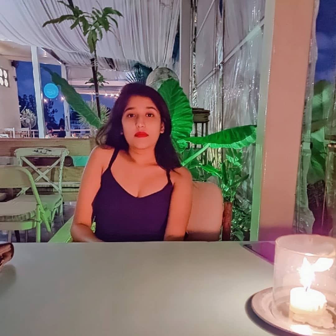 सध्यातरी ती नेमकी कोण आहे, काय करते याबाबत पुरेशी माहिती मिळालेली नाही. परंतु संपूर्ण आंदोलनात वैष्णवीने सीजेपीची साथ दिली. वेगवेगळ्या पातळीवर आंदोलनात तिने अभिजीतला साथ दिली आहे. तीही सीजेपीच्या या आंदोलनाची भाग होती.