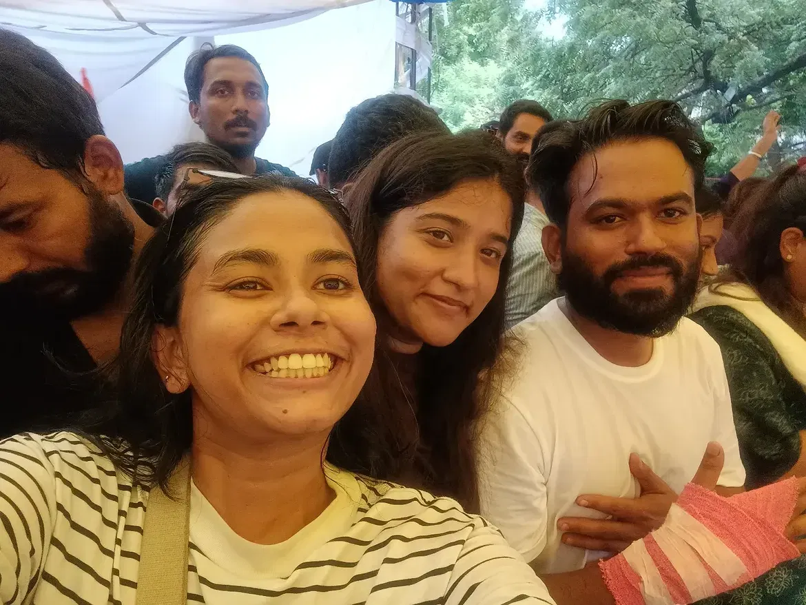 कॉकरोच जनता पार्टीच्या दिल्लीतील आंदोलनाला अखेर यश मिळालं. धर्मेंद्र प्रधान यांनी केंद्रीय शिक्षणमंत्रिपदाचा राजीनामा दिला आहे. सोबतच केंद्र सरकारने सीजेपीच्या सर्व मागण्या मान्य केल्या आहेत.