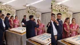 आली का पंचाईत... लग्नाचा केक आईला भरवला, व्हिडीओ व्हायरल होताच घमासान.