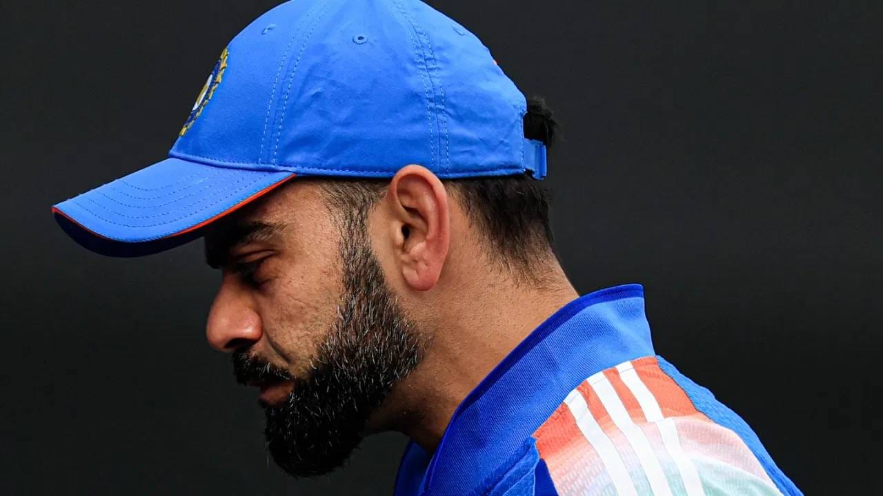 विराट कोहलीने या मालिकेतील तीन सामन्यात दोन शतकं ठोकली तर लिस्ट ए क्रिकेटमध्ये सर्वाधिक शतकं ठोकणार फलंदाज ठरणार आहे. तर इंग्लंडविरुद्ध सर्वाधिक 50 प्लस धावा करण्यापासून एक पाऊल दूर आहे. (फोटो-GETTY IMAGES)