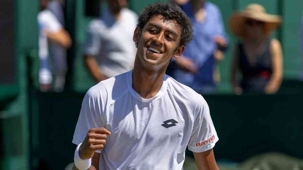 6 फूट 1 इंच उंचीचा अर्णव आपल्या शानदार सर्विससाठी ओळखला जातो. अनेकदा तो 'एस'द्वारे पॉइंट मिळवतो. वयाच्या 6 व्या वर्षी त्याने टेनिस खेळायला सुरुवात केली. अर्णवने यावर्षी फ्रेंच ओपन ज्यूनियरच्या तिसर्या फेरीपर्यंत प्रवेश केला होता.(Photo: Getty IMages)