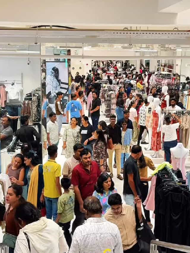 ना दादर, ना कुलाबा, मुंबईतील या ठिकाणी स्वस्त वस्तू खरेदीसाठी महिलांची उडाली झुंबड