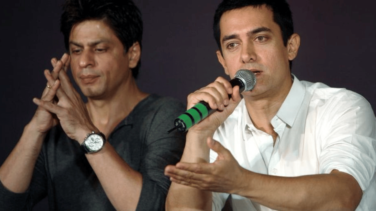 ही संपूर्ण घटना 2008 सालची आहे, जेव्हा सोशल मीडिया नुकताच सुरू झाला होता आणि आमिर खान त्याच्या वैयक्तिक ब्लॉगद्वारे थेट चाहत्यांशी संवाद साधत होता. आमिरने एक पोस्ट लिहिली, ज्यामुळे रातोरात माध्यमांमध्ये खळबळ उडाली. आमिरने लिहिले, "मी एका दरीच्या काठावर झाडाखाली बसलो आहे. माझी आई आणि मुले माझ्यासोबत बोर्ड गेम्स खेळत आहेत. 'शाहरुख' माझे पाय चाटत आहे आणि मी त्याला बिस्किटे खाऊ घालत आहे. आयुष्यात यापेक्षा अधिक काय हवे?"