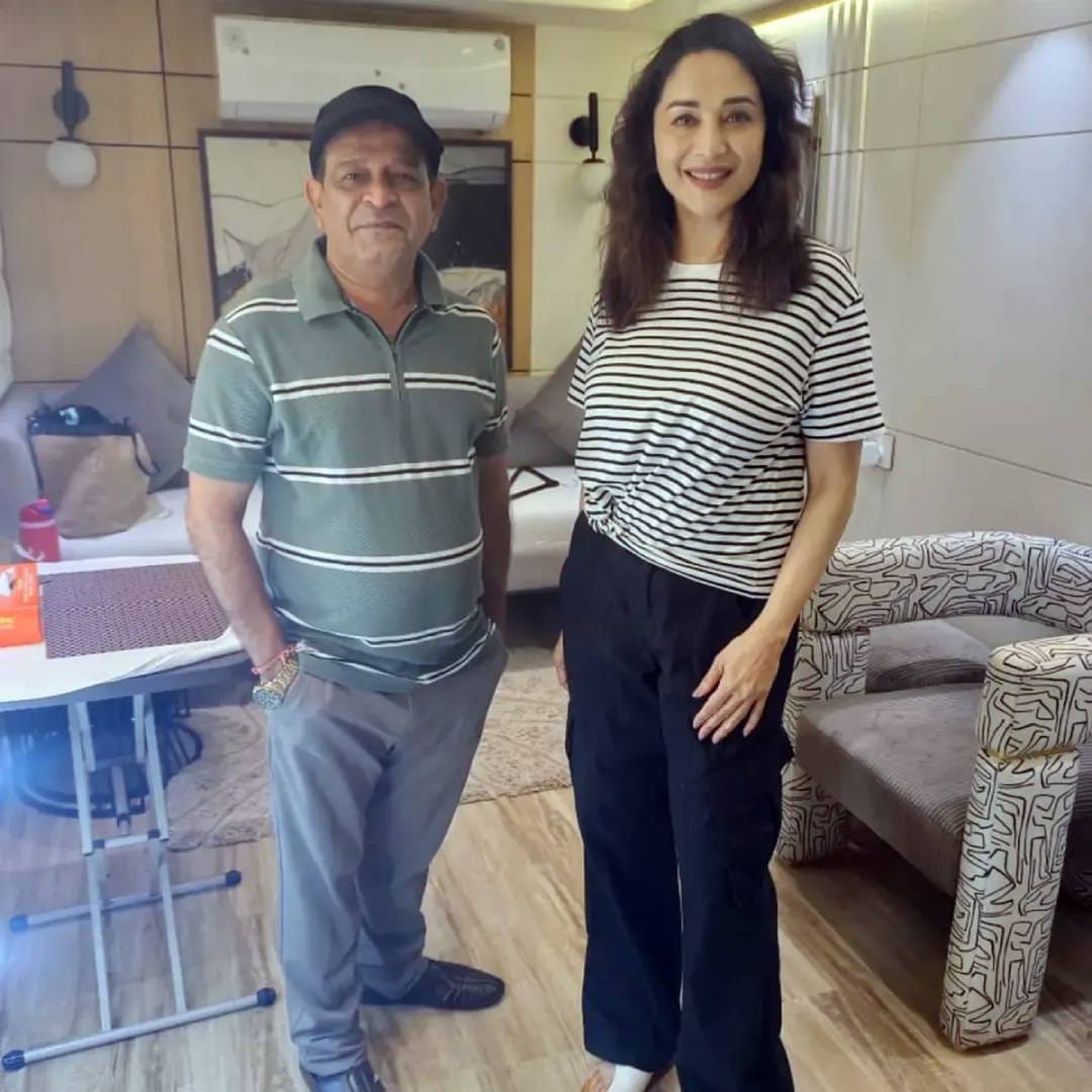 'आवारा मुसाफिर' या पॉडकास्टमध्ये शरक त्याच्या संघर्षाच्या दिवसांबद्दल मोकळेपणे व्यक्त झाला. तो म्हणाला, "तारक मेहताचे निर्माते असितकुमार मोदी हे माझे चांगले मित्र आहेत. माझ्या करिअरमधील सुरुवातीच्या शोजपैकी एक असलेल्या 'हम सब एक है'ची निर्मिती त्यांच्या 'नीला टेलिफिल्म्स' या प्रॉडक्शन कंपनीचीच होती. त्या शोचा पहिला शॉट माझ्यासोबत घेण्यात आला होता, कारण असित भाई मला 'लकी' मानतात."