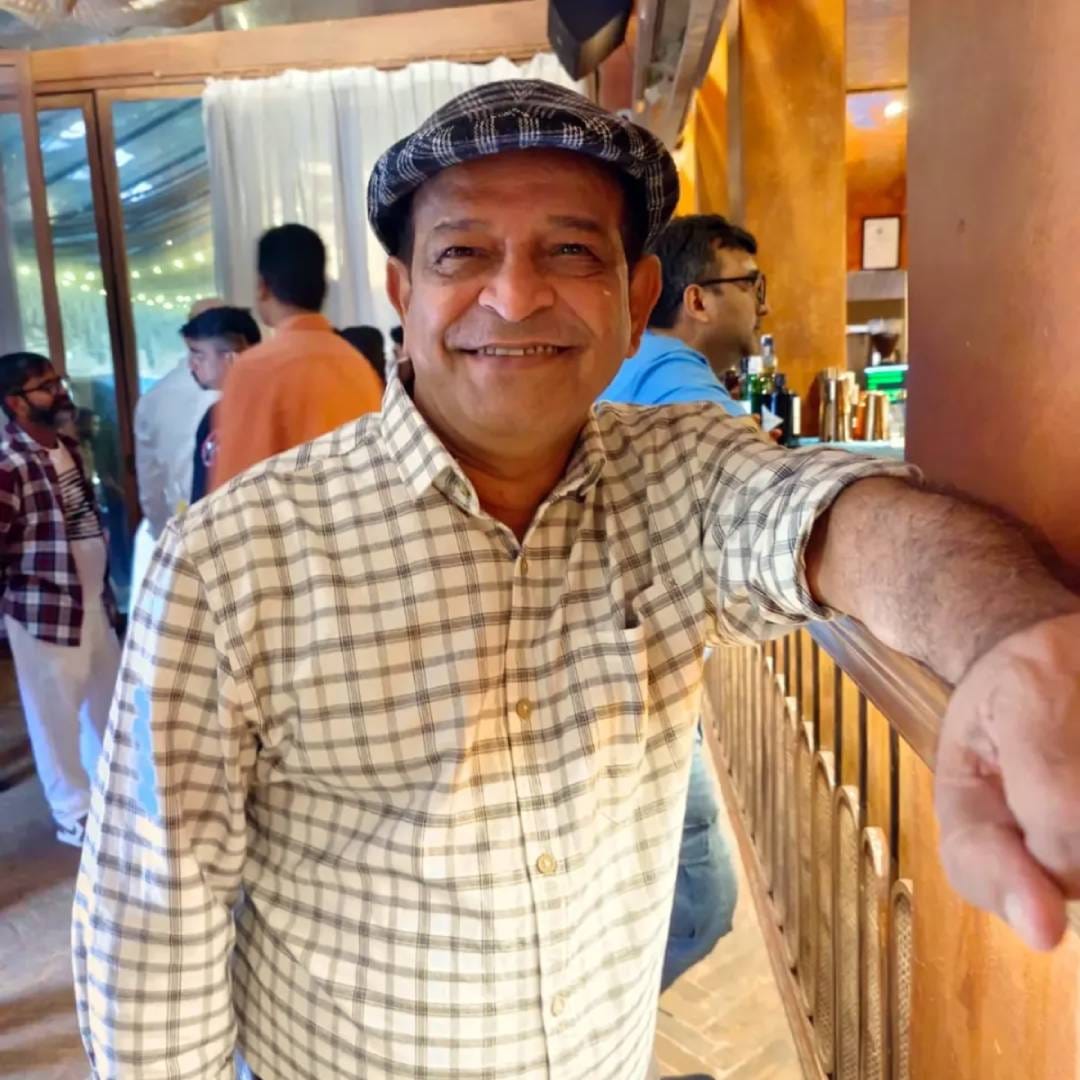 'तारक मेहता का उल्टा चष्मा' या अत्यंत लोकप्रिय मालिकेनं अनेक कलाकारांना ओळख मिळवून दिली आहे. अभिनेता शरक संकला त्यापैकीच एक आहे. या मालिकेत त्याने अब्दुलची भूमिका साकारली आहे. आज लोक शरदला त्याच्या खऱ्या नावापेक्षा अब्दुल याच नावाने जास्त ओळखतात. मात्र ही प्रसिद्धी त्याला सहज मिळाली नाही.