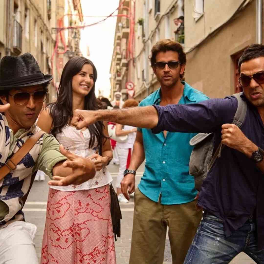 जोया अख्तर या चित्रपटाची दिग्दर्शक होती. 'जिंदगी ना मिलेगी दोबारा' 15 जुलै 2011 रोजी थिएटरमध्ये रिलीज झाला. एक्सेल एंटरटेनमेंटच्या बॅनरखाली हा चित्रपट बनवण्यात आलेला.  फरहान अख्तर आणि रितेश सिधवानीने चित्रपटाचं दिग्दर्शन केलेलं.  