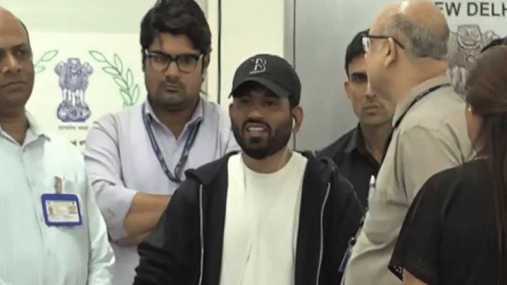 Abhijit Dipake | आंदोलन संपलं मात्र अभिजीत दीपकेच्या त्या फोन कॉलची तुफान चर्चा, व्हिडीओ पहाच Abhijit Dipake | आंदोलन संपलं मात्र अभिजीत दीपकेच्या त्या फोन कॉलची तुफान चर्चा, व्हिडीओ पहाच