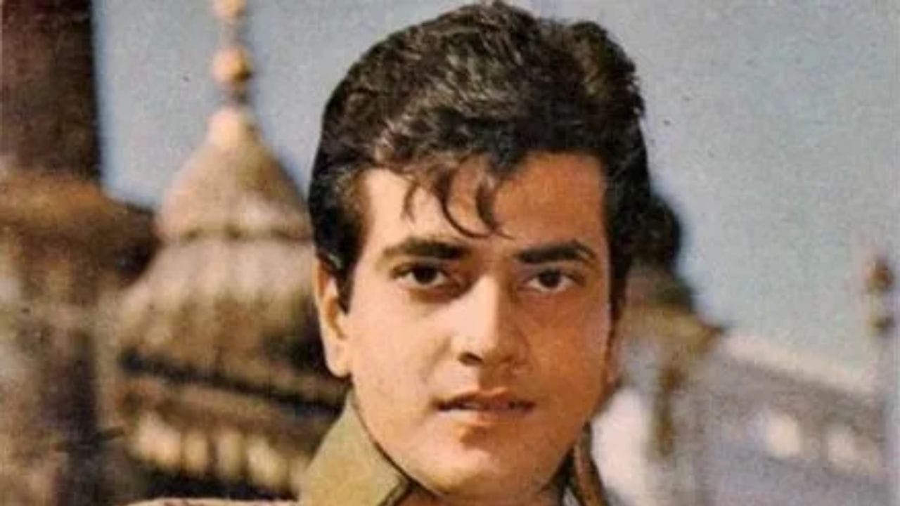 सत्तरच्या दशकातील आपल्या अनोख्या नृत्यशैलीमुळे "जम्पिंग जॅक" म्हणून ओळखले जाणारे अभिनेते जितेंद्र यांनी सहा दशकाहून अधिक मोठ्या कारकीर्दीत २०० हून अधिक चित्रपटात काम केले आहे.त्यांचा फर्ज हा चित्रपट १९६७ मध्ये रिलीज झाला होता. कारवा ( १९७१) आणि हिंमतवाला ( १९८३ ) या चित्रपटामुळे ते प्रचंड गाजले होते.